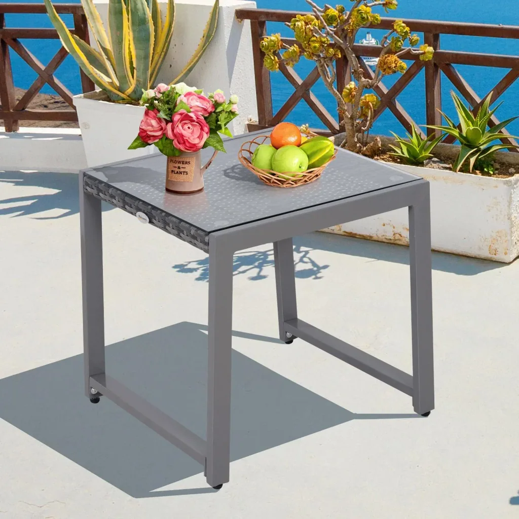 Polyrattan garden table with tempered glass
