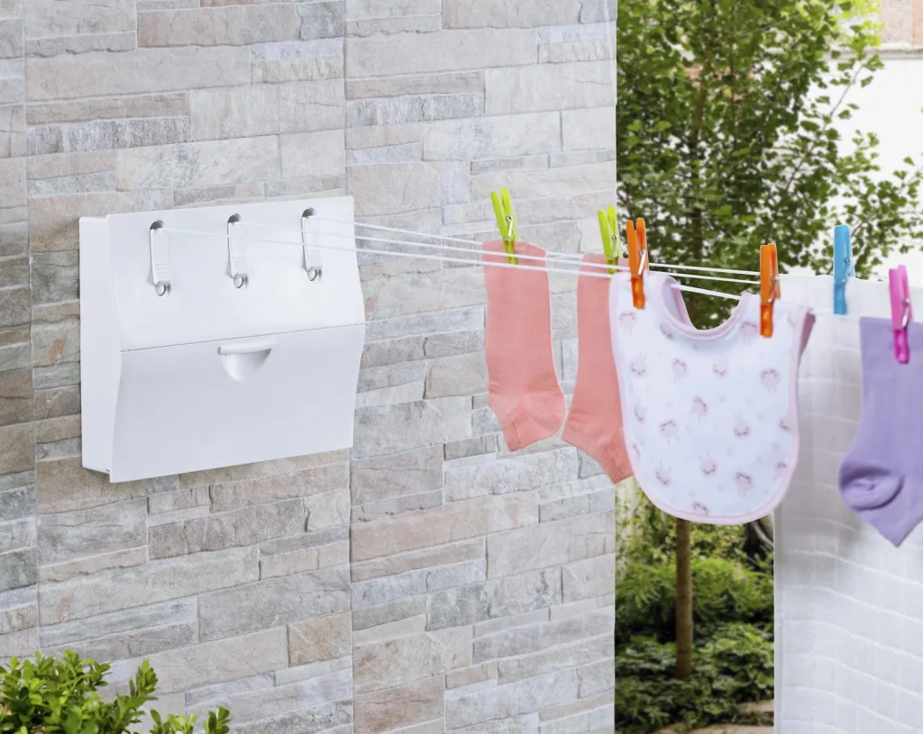Wall-mounted clothesline