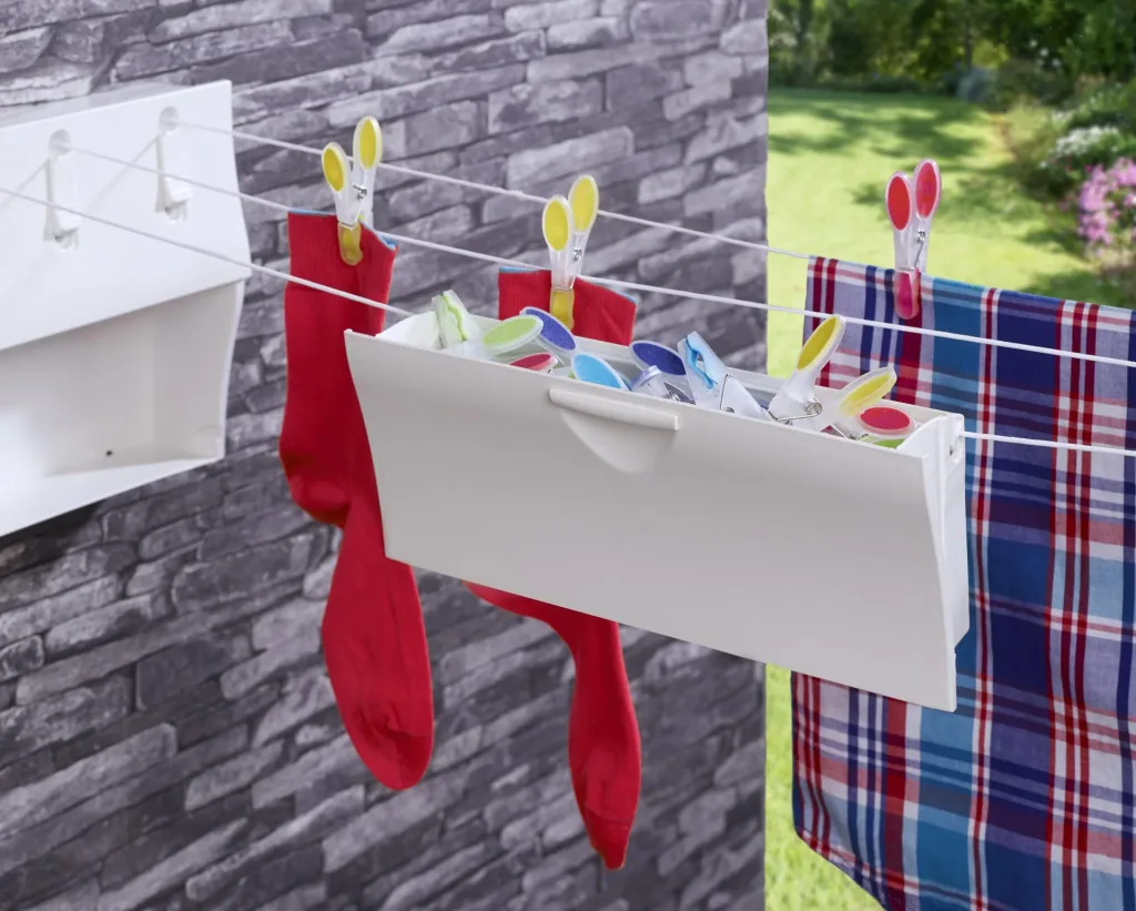 Wall-mounted clothesline