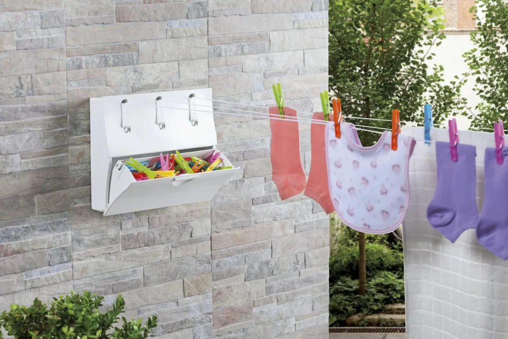 Wall-mounted clothesline