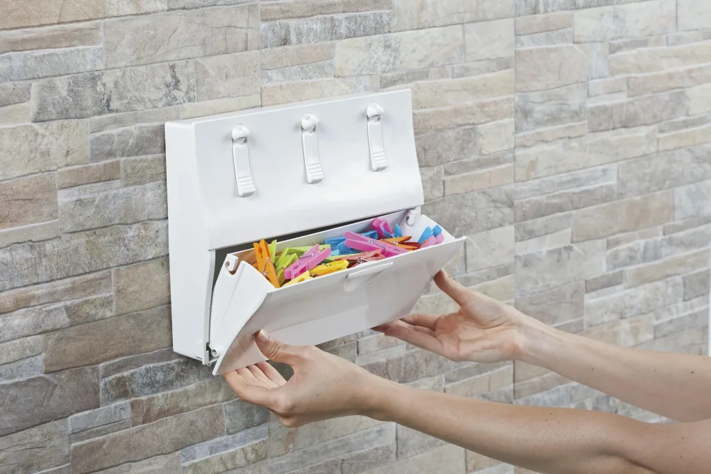 Wall-mounted clothesline