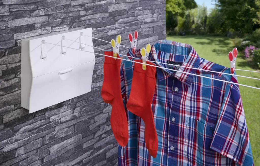 Wall-mounted clothesline