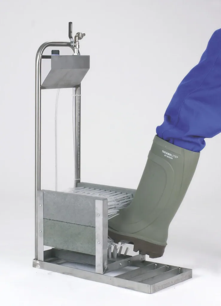 Boot cleaner for standing