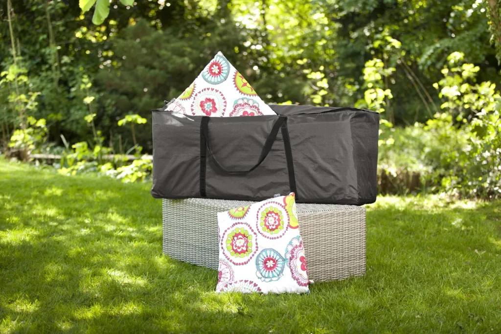 Professional protective cover for pillows