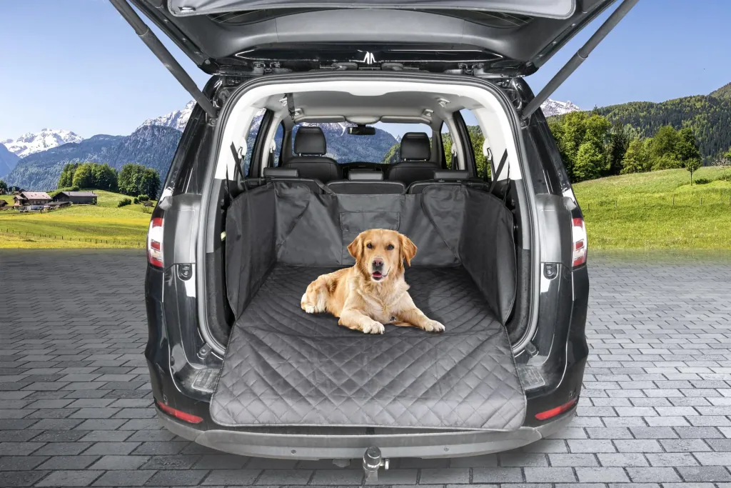 3-in-1 trunk mat with loading sill protection, black