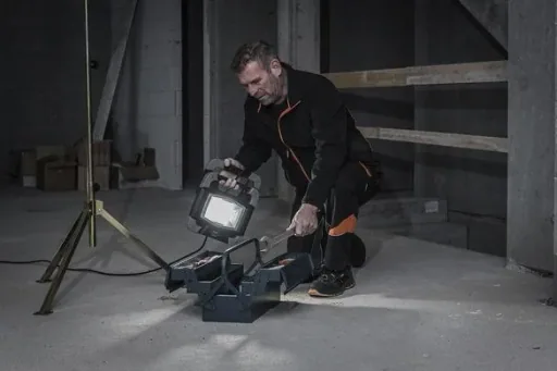LED construction spotlight Toran 30W with light control app, 3000lm, IP55