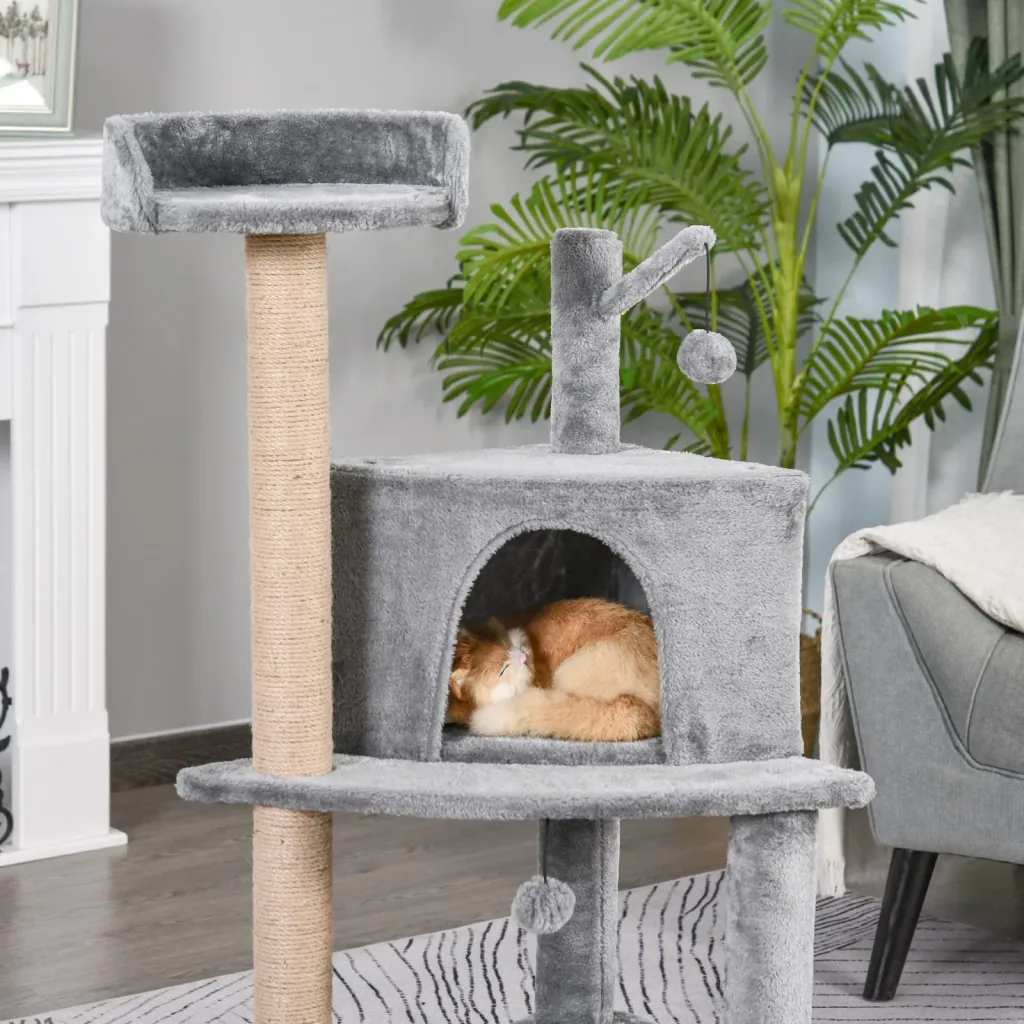 Scratching post with play balls