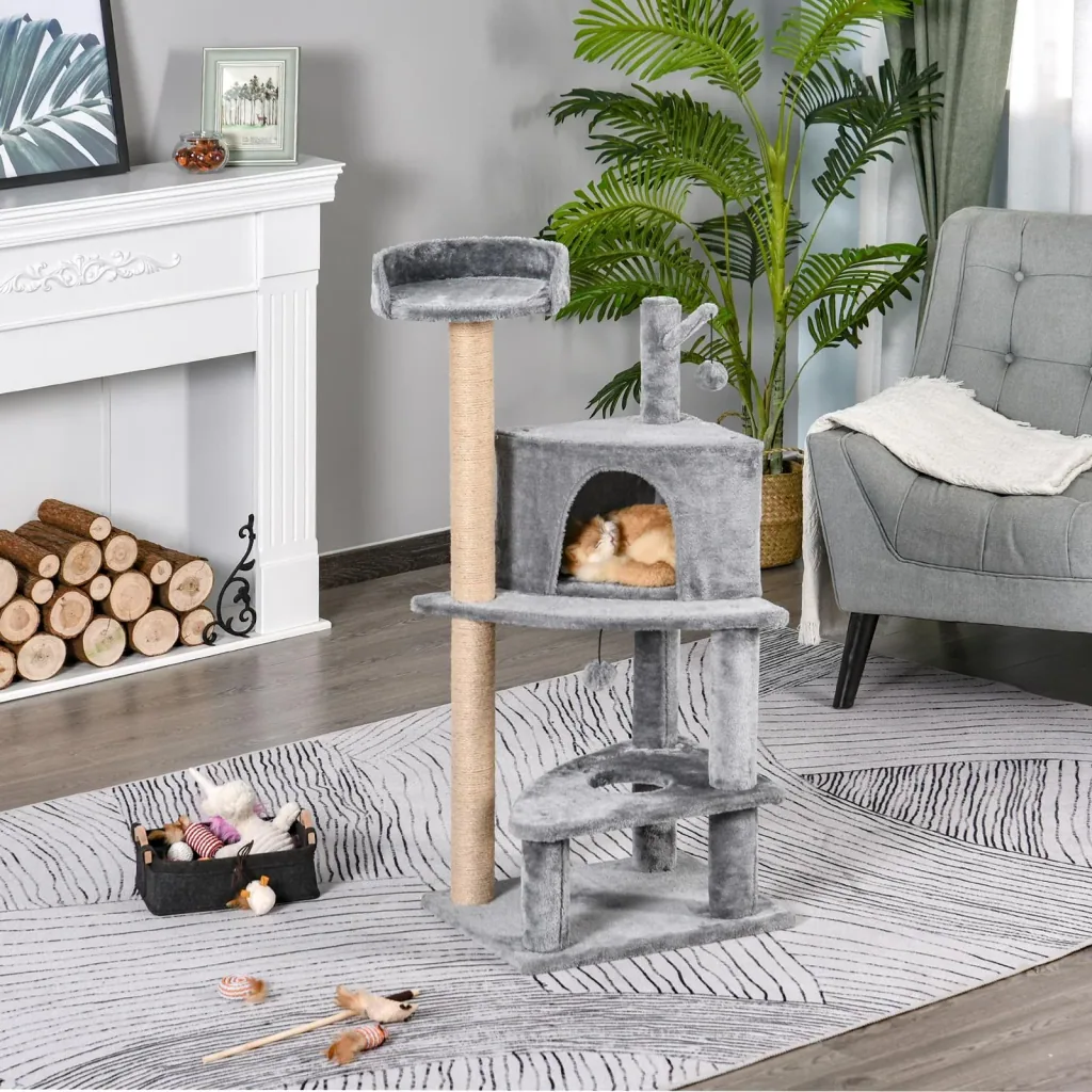 Scratching post with play balls