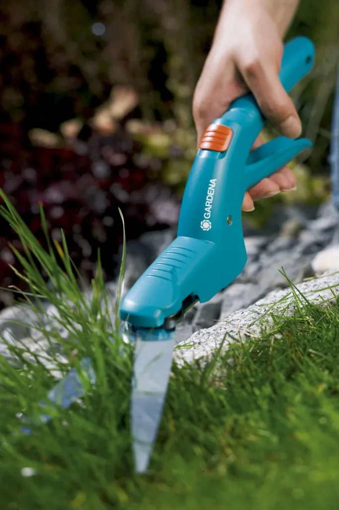 Classic grass shears, ergonomic handle shape