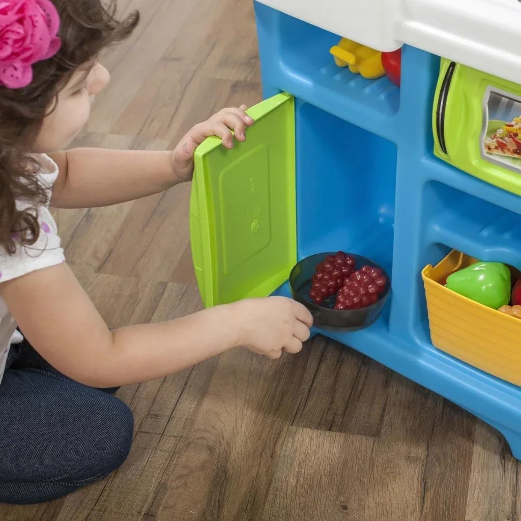 Little Cooks Kitchen play kitchen including 21-piece accessory set