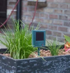 Solar bird deterrent with repellent sound & flash light