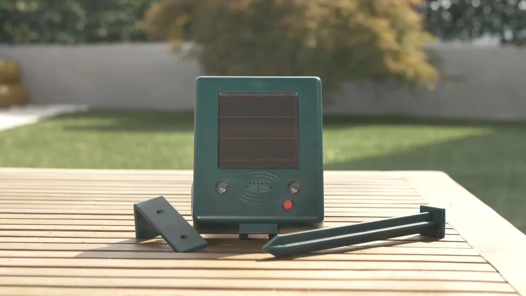 Solar bird deterrent with repellent sound & flash light