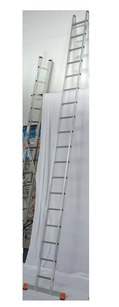 Aluminum leaning ladder, 18 rungs