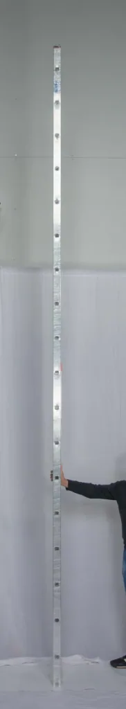Aluminum leaning ladder, 18 rungs
