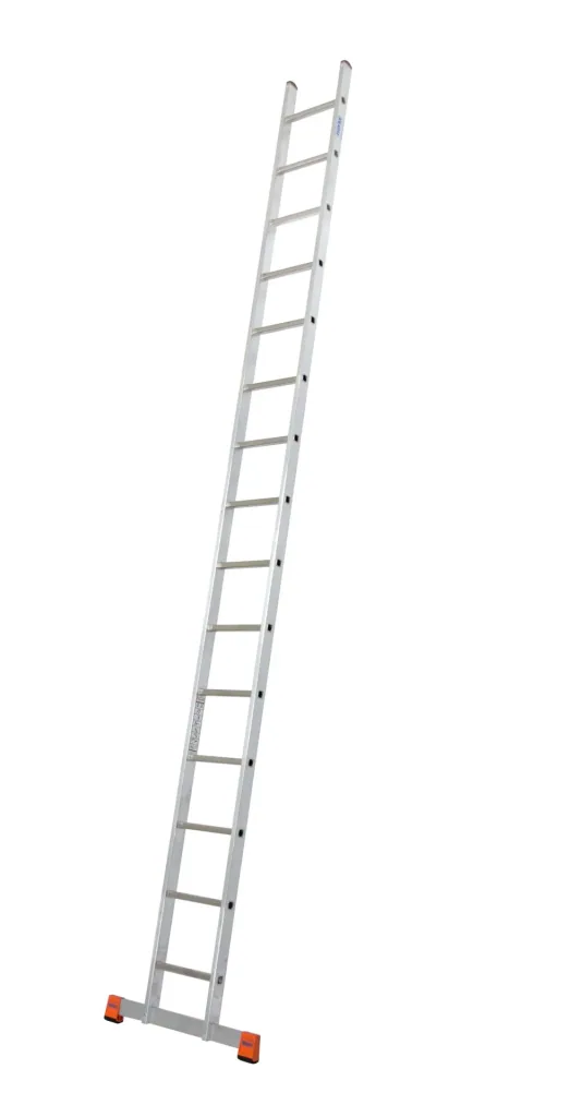 Aluminum leaning ladder with 15 rungs