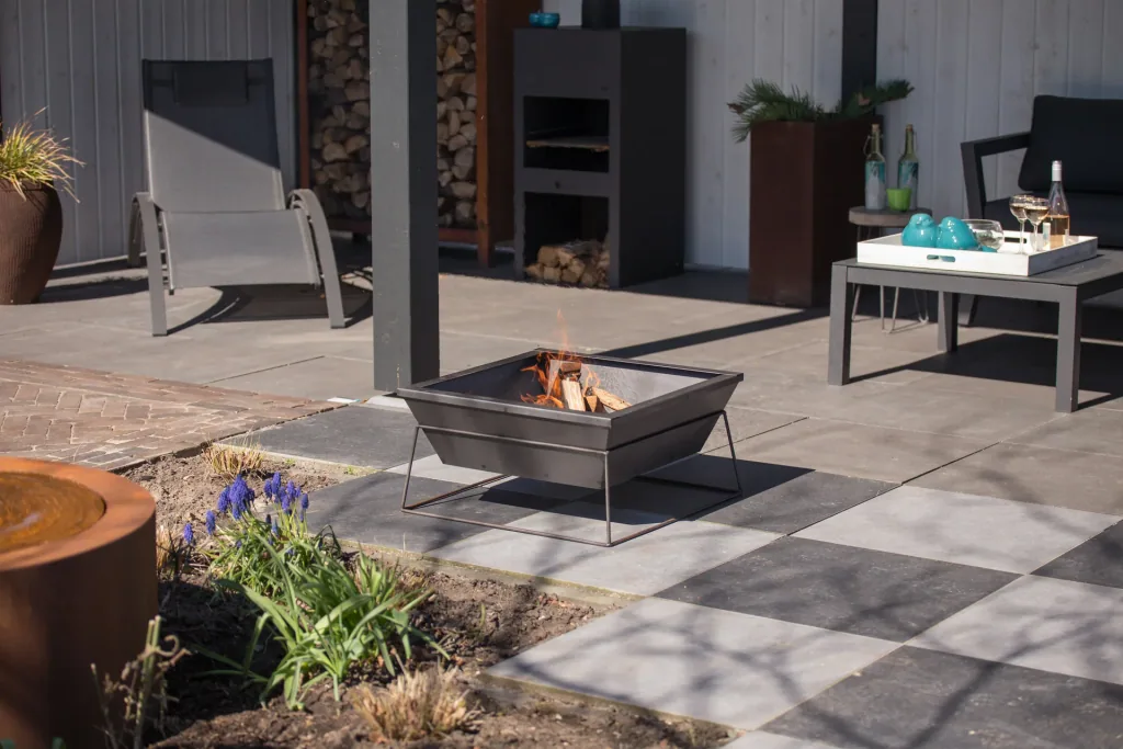 Reso Industrial fireplace, 60 x 60 cm