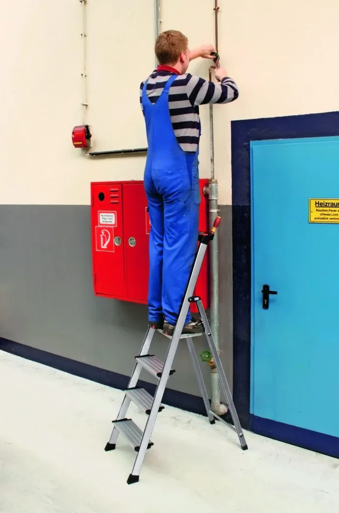 Sepuro stepladder, aluminum 4 steps with safety bar