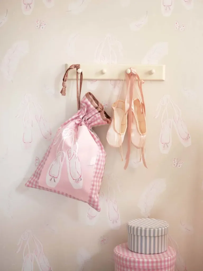 Little Sanderson Abracazoo behang balletschoentjes lichtblauw aqua