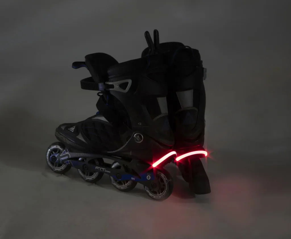 Luminous clips for shoes in a double pack, visibility in the dark