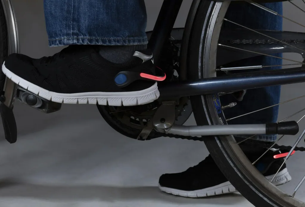 Luminous clips for shoes in a double pack, visibility in the dark