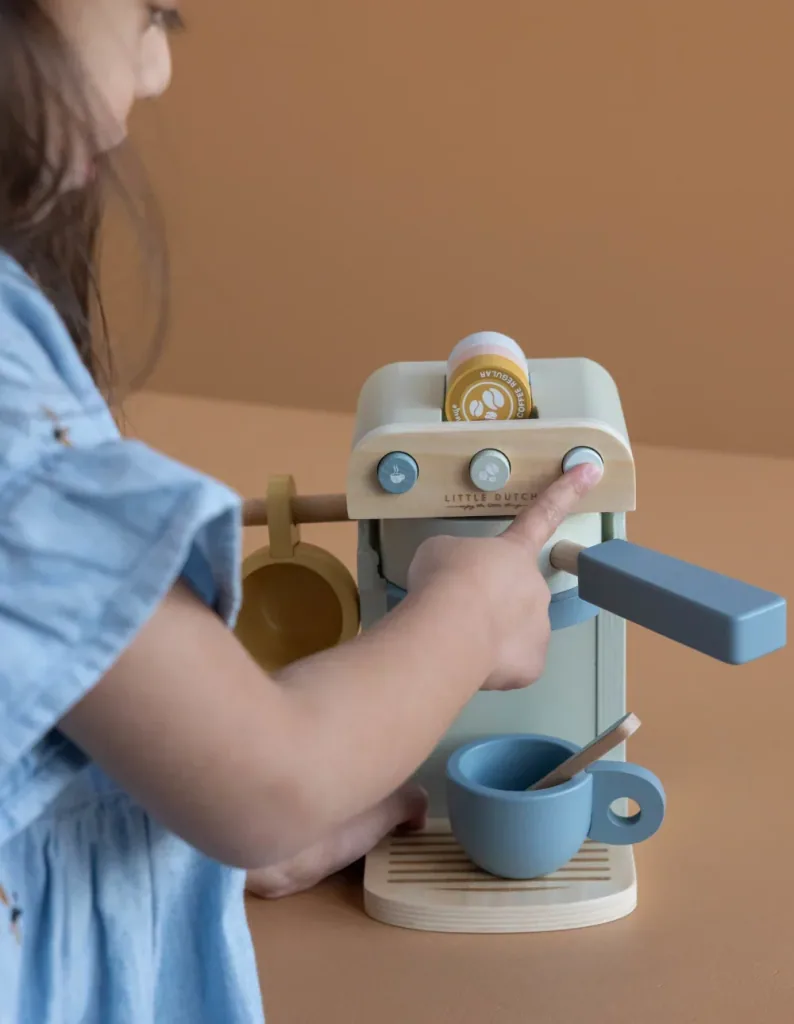Little Dutch houten speelkeuken accessoires koffiezetapparaat