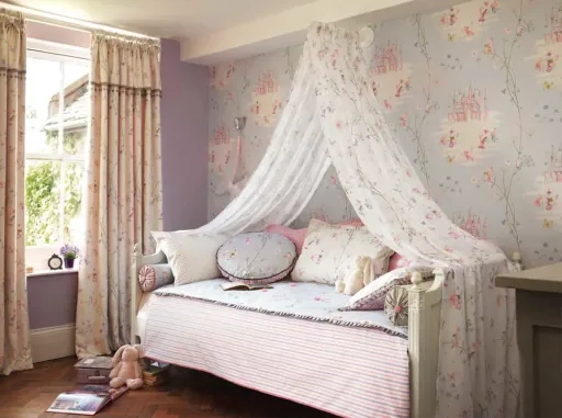 Little Sanderson Abracazoo motief stof feeën tuin lichtblauw paars roze
