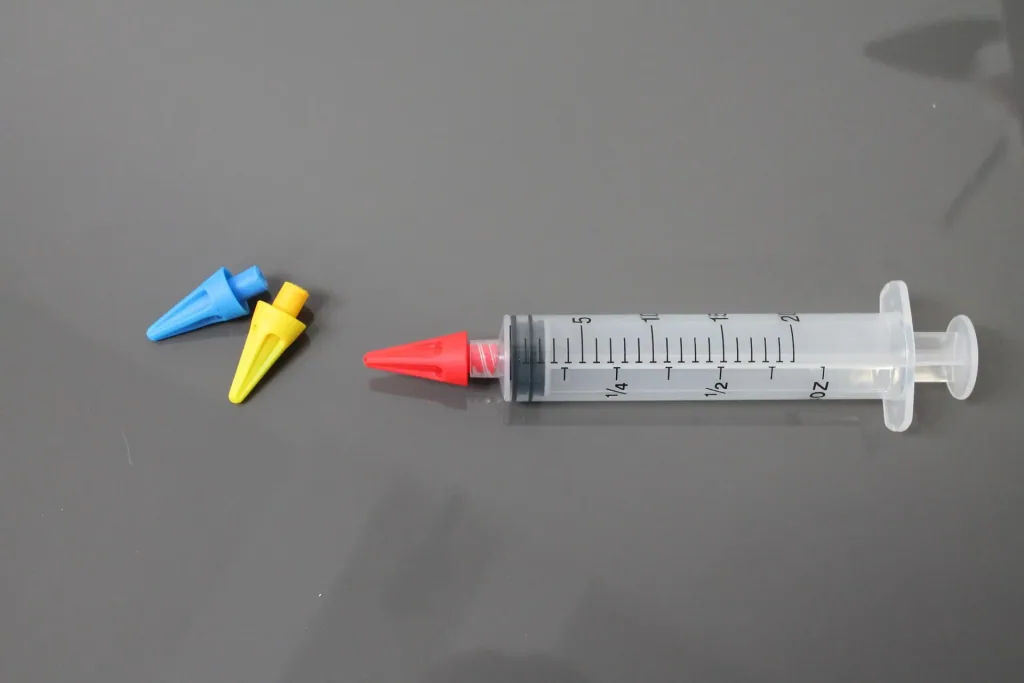 Ear cleaner "syringe"