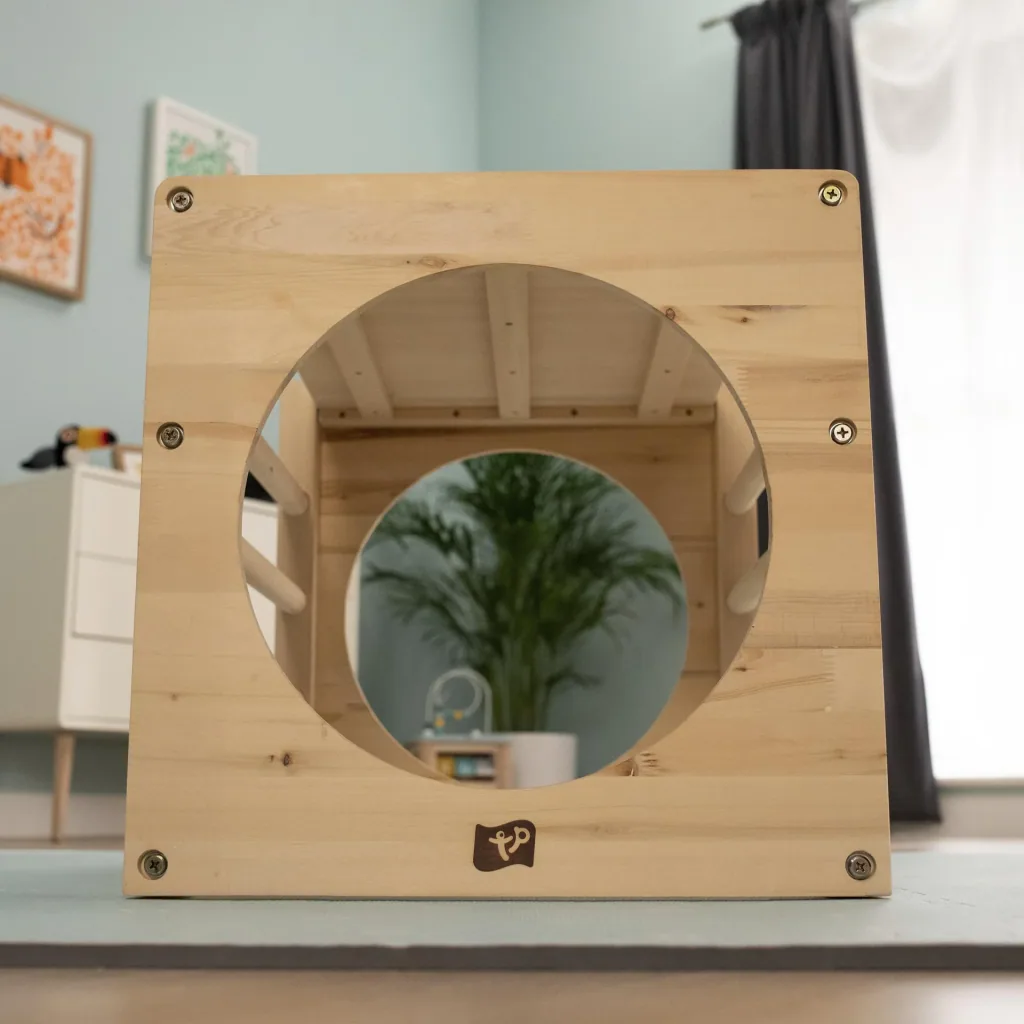 Active climbing cube for children