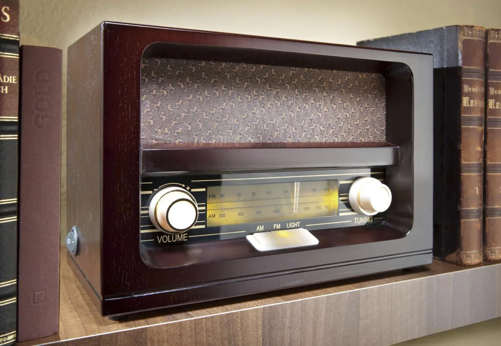 Nostalgic radio with real wood case and amber-colored buttons