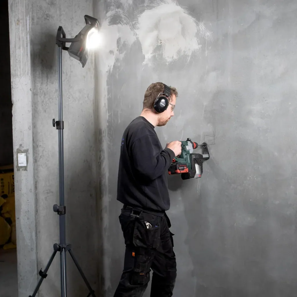Handheld floodlight NOVA 4 CAS + 12V 4Ah battery, SC30 charger with removable diffuser