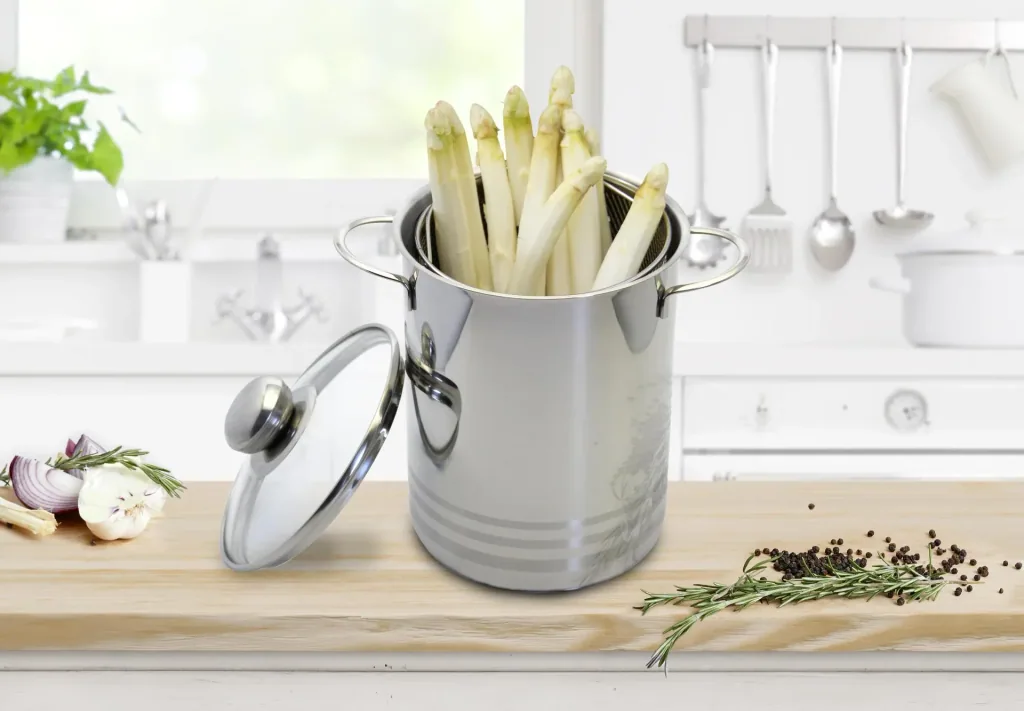 Universal pot / asparagus pot Brillant 4 liters with removable steamer basket, made of stainless steel