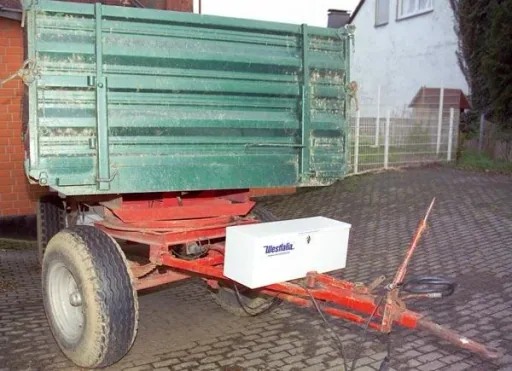 Metal storage box with locking device
