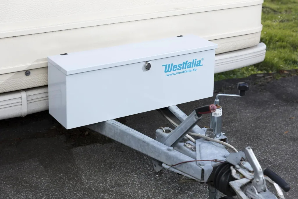 Metal storage box with locking device