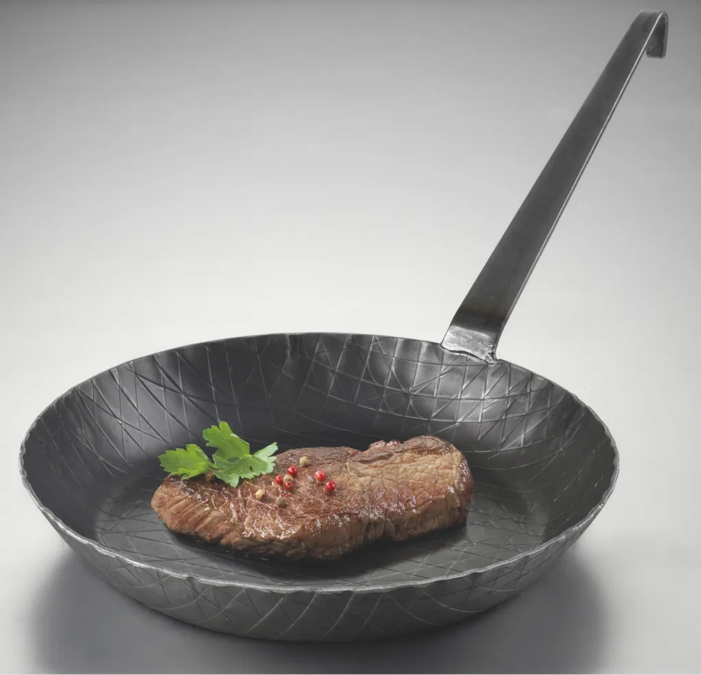 Wrought iron frying pan, with high rim and hooked handle, Ø 24 x 4 cm
