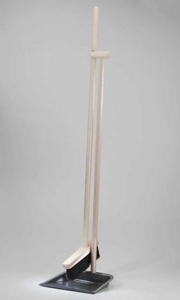 Staande bezem- en blikset "Faule Grete", totale hoogte 107 cm - 970 g