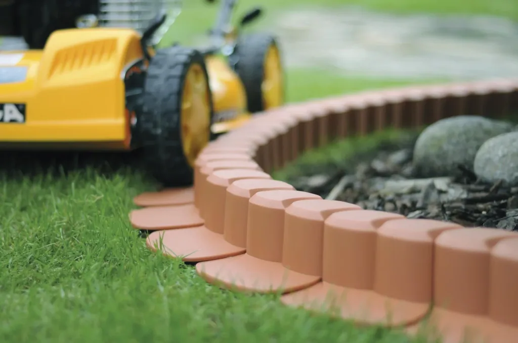 HAPPY GRASS edging, terracotta - 16 pieces - 2.05 m