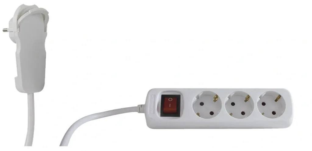 3-way protective contact power strip with switch and flat plug