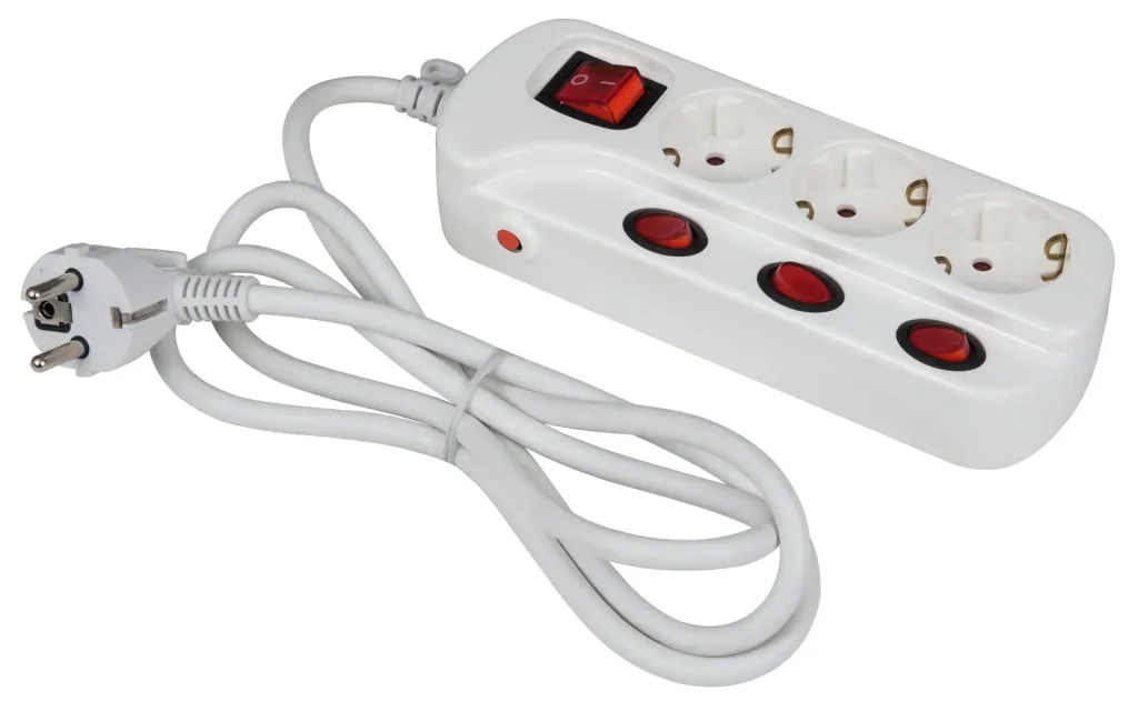Power strip with 1.5 meter connection cable - 3-way, white