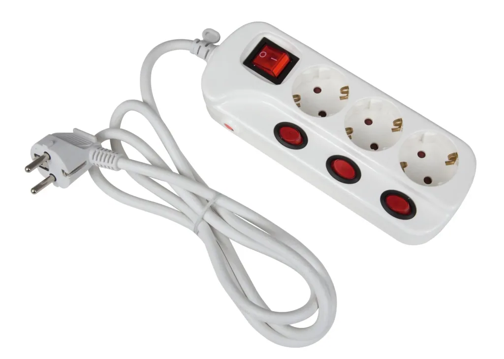 Power strip with 1.5 meter connection cable - 3-way, white