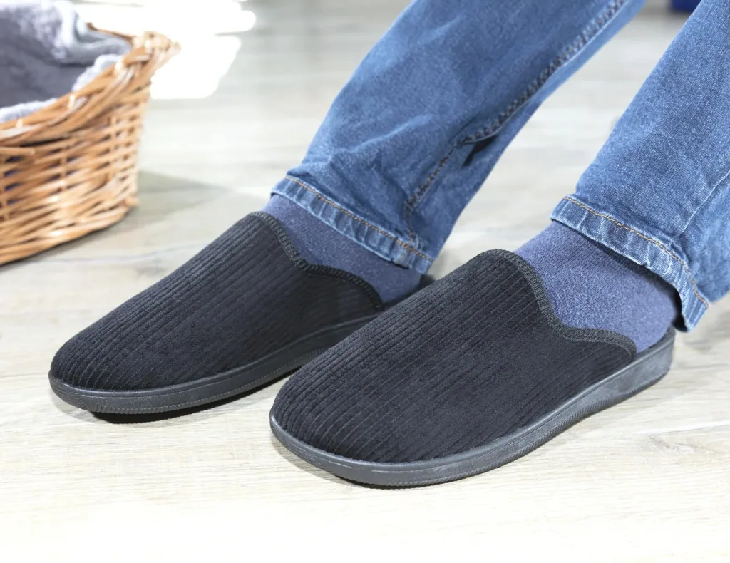 Slipper, color black, size 40