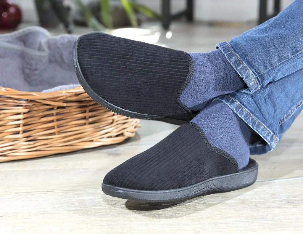 Slipper, color black, size 40