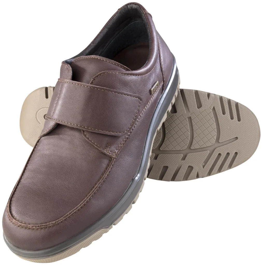 Slipper with Velcro fastener, color brown, size 40