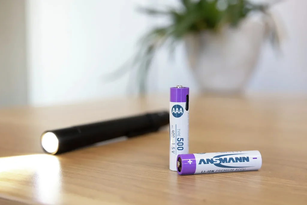 Lithium Ion Micro (AAA) Batteries USB-C - 4 pieces, safety shutdown