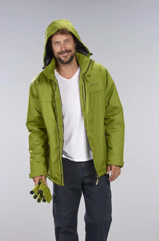 Functional jacket color green, breathable, windproof and water-repellent, size M