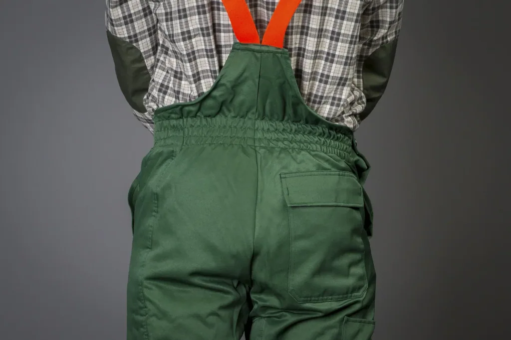 Cut protection safety starter set: trousers size 48, helmet, gloves