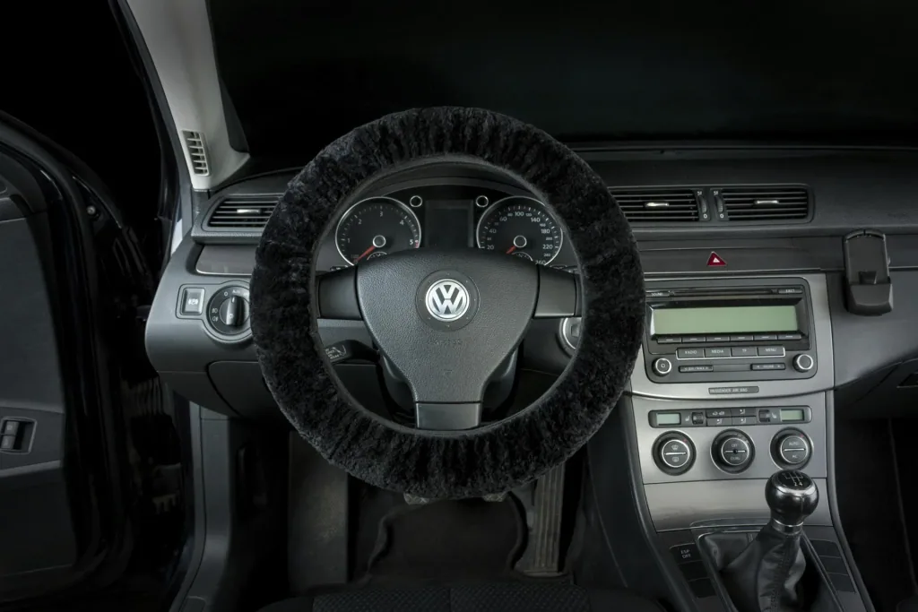 Lambskin steering wheel cover, black