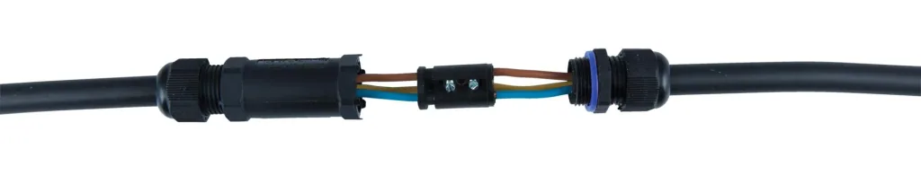 3-pin cable connector with protection class IP68