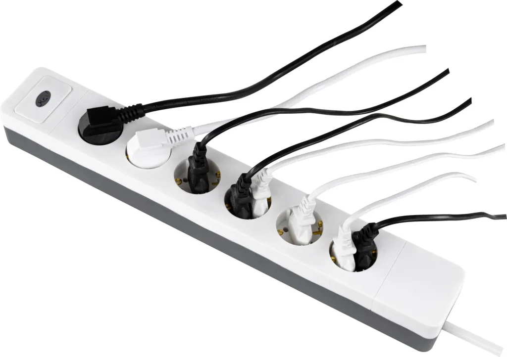 3-way power strip with combo plug system