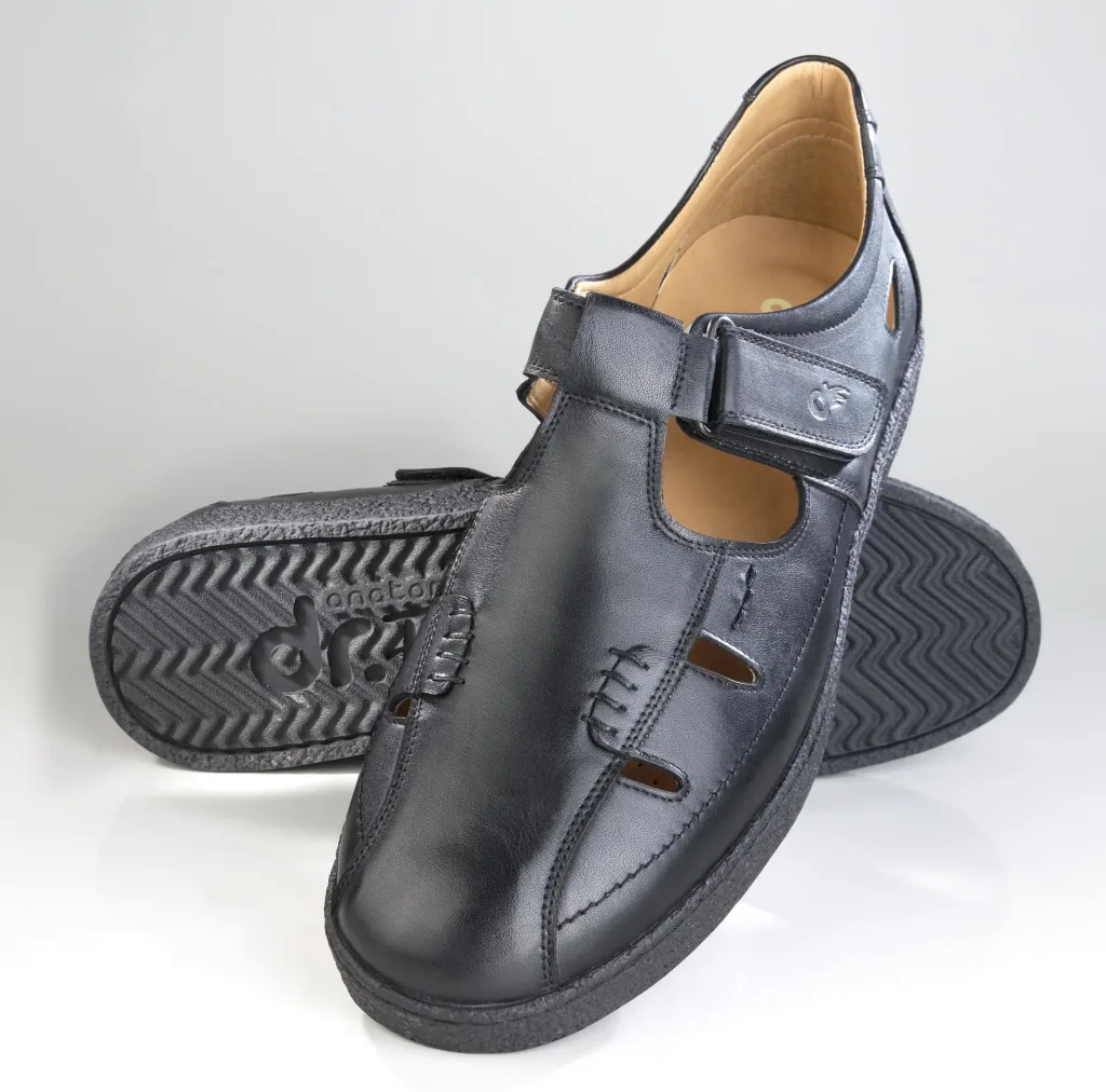 Genuine leather leisure sandals, size 40