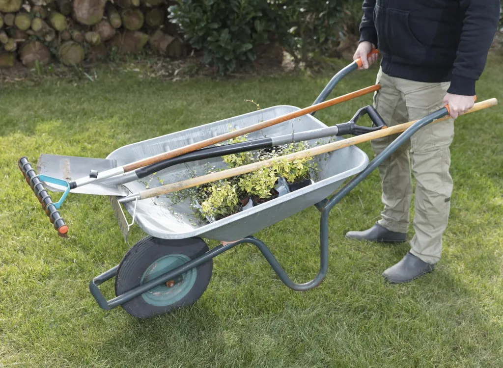 Garden tool wheelbarrow holder for wheelbarrows with a maximum width of 20 mm, LxW 190x50 mm, weight 500 g